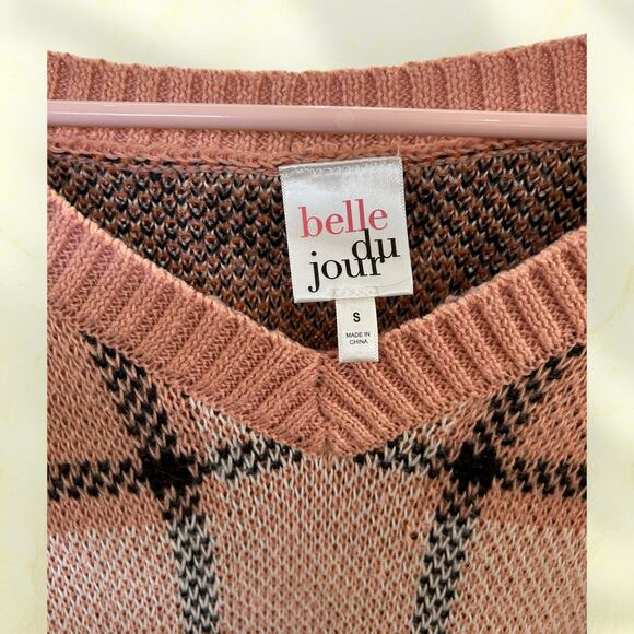 Belle Du Jour Pink Plaid Checkered V Neck Sweater Women’s Small Cozy Fall Knit - Picture 2 of 3
